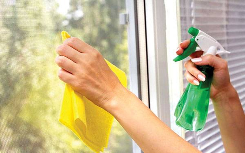 Chia sẻ các cách tẩy vết ố trên kính hiệu quả nhất