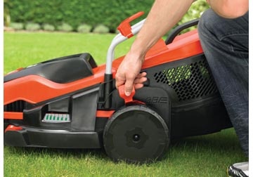 1400W Máy cắt cỏ đẩy Black Decker EMAX34S