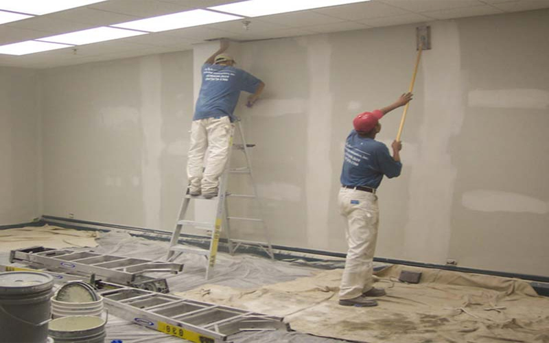 Nên lót sàn trước khi sơn tường