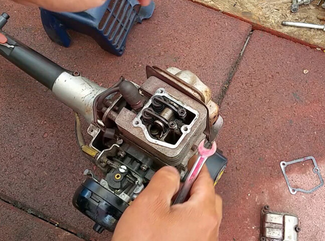 Nguyên nhân khởi động máy cắt cỏ không được?